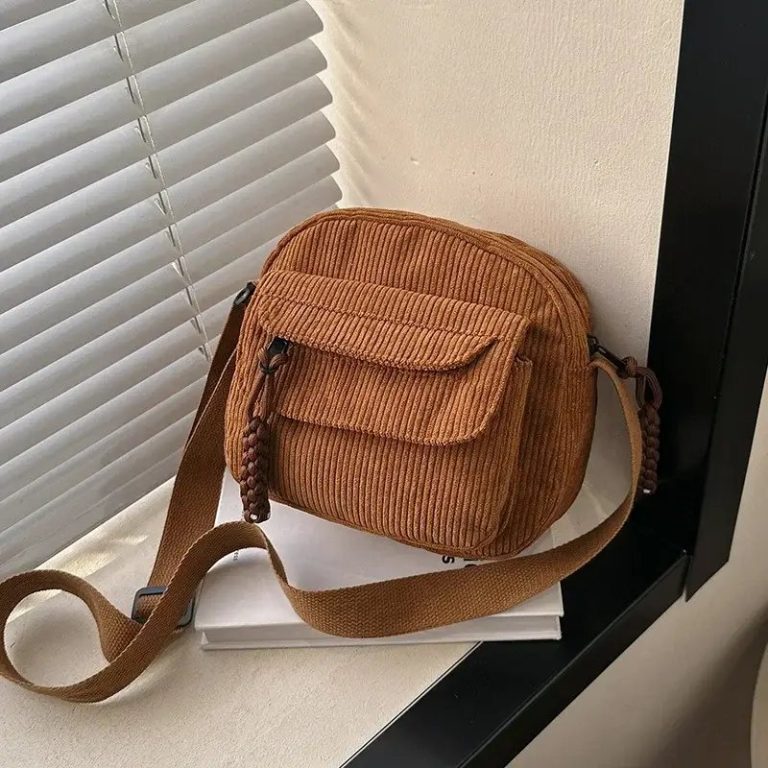 Petit-sac-bandouliere-en-velours-cotele-au-format-compact-picture-8