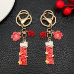Porte-cles-porte-bonheur-japonais-emaille-a-charms-maneki-neko-picture-2