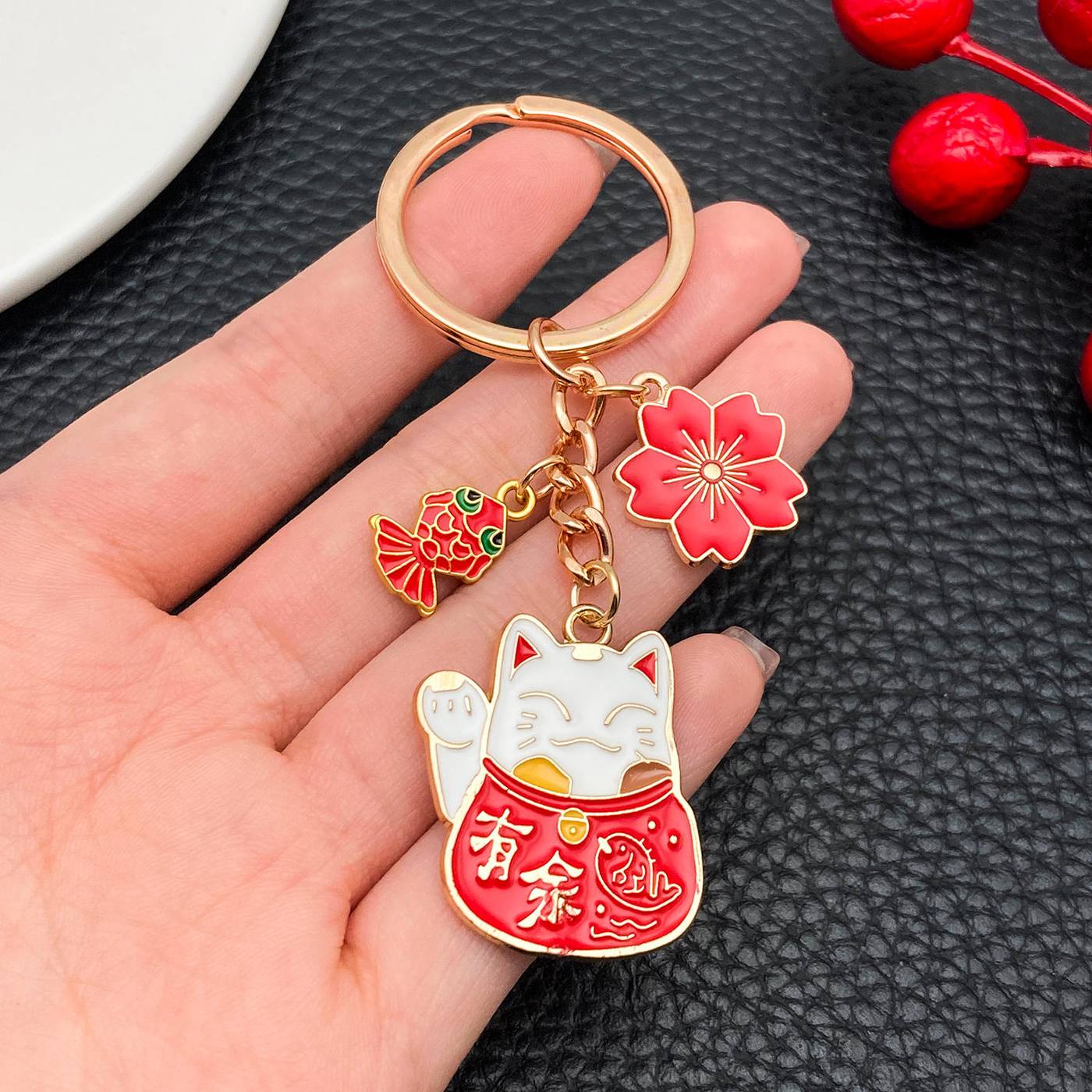 Porte-cles-porte-bonheur-japonais-emaille-a-charms-maneki-neko-picture-4