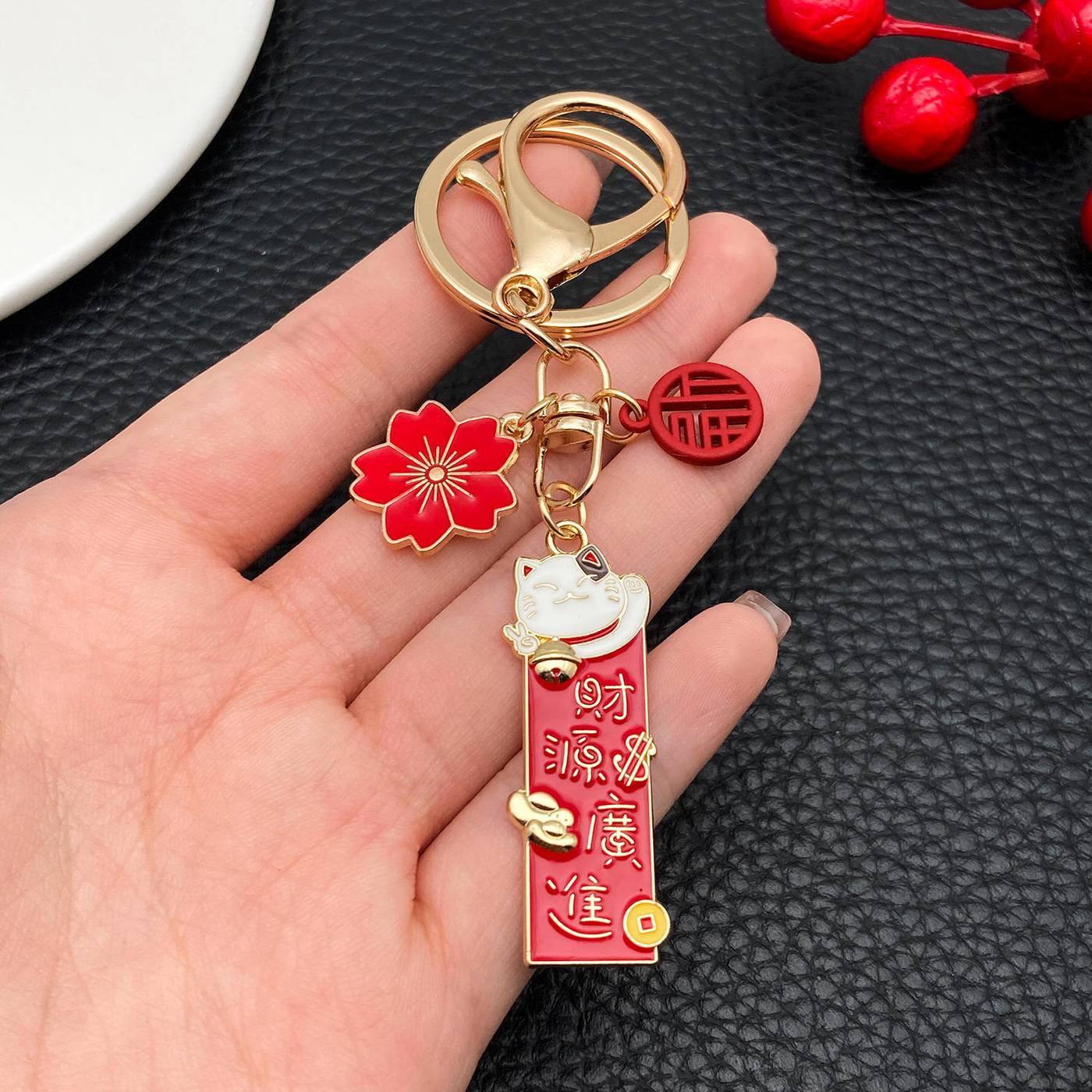 Porte-cles-porte-bonheur-japonais-emaille-a-charms-maneki-neko-picture-7