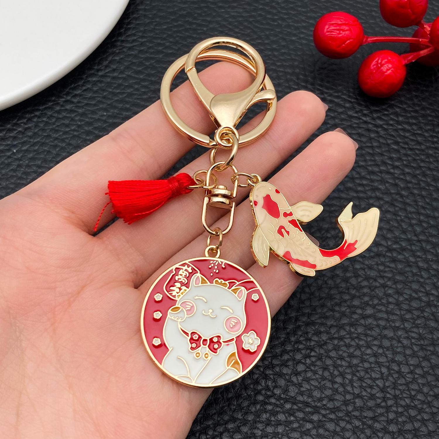 Porte-cles-porte-bonheur-japonais-emaille-a-charms-maneki-neko-picture-9