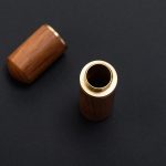 Porte-cure-dents-pelican-en-bois-naturel-avec-bande-decorative-en-laiton-dore-picture-4
