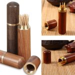 Porte-cure-dents-pelican-en-bois-naturel-avec-bande-decorative-en-laiton-dore-picture-8