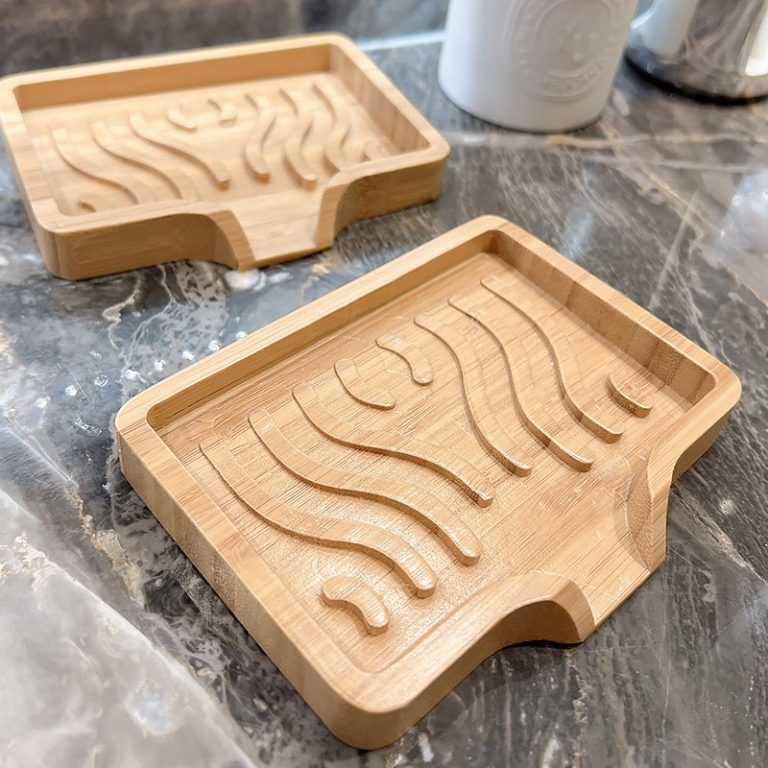 Porte-savon en bambou naturel avec rainures sculptées auto-drainantes et patins antidérapants