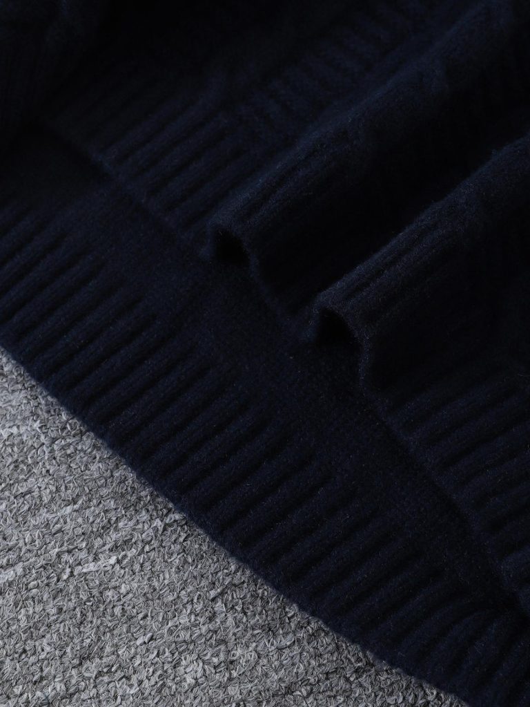Pull-en-maille-torsadee-et-rayee-a-col-rond-pour-lhiver-picture-4