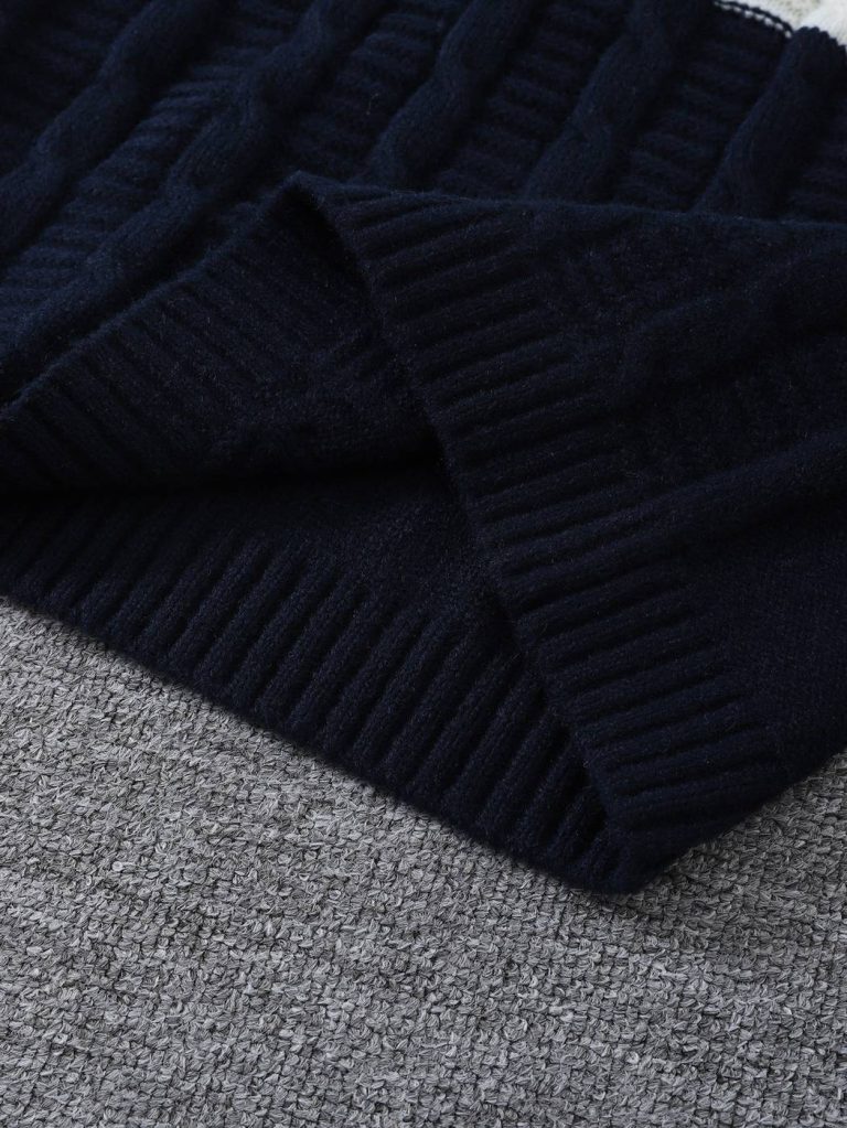 Pull-en-maille-torsadee-et-rayee-a-col-rond-pour-lhiver-picture-5