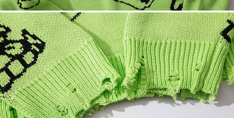 Pull-maille-oversize-streetwear-orne-de-symboles-punk-et-de-finitions-destructur-picture-10