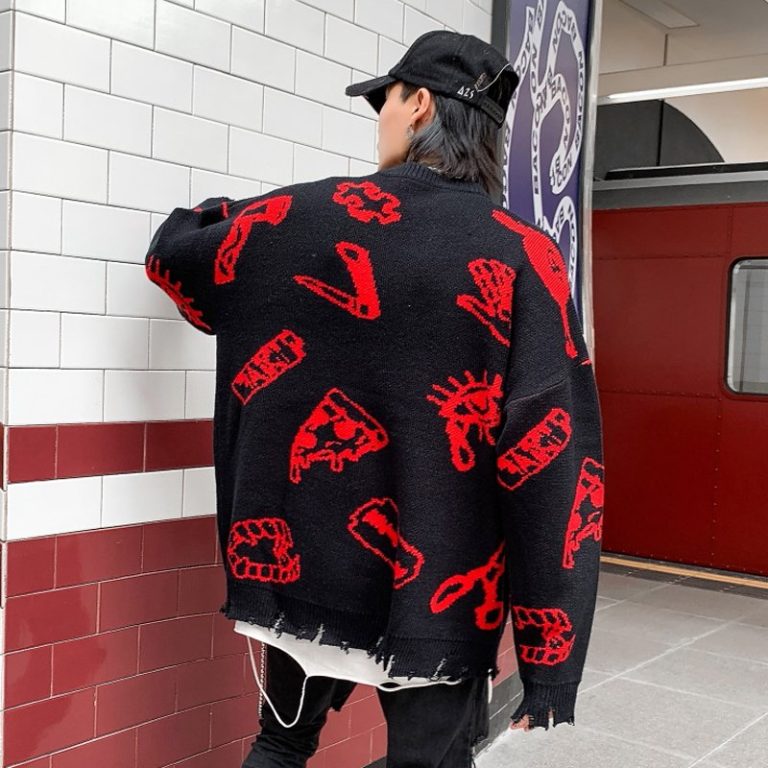 Pull-maille-oversize-streetwear-orne-de-symboles-punk-et-de-finitions-destructur-picture-3
