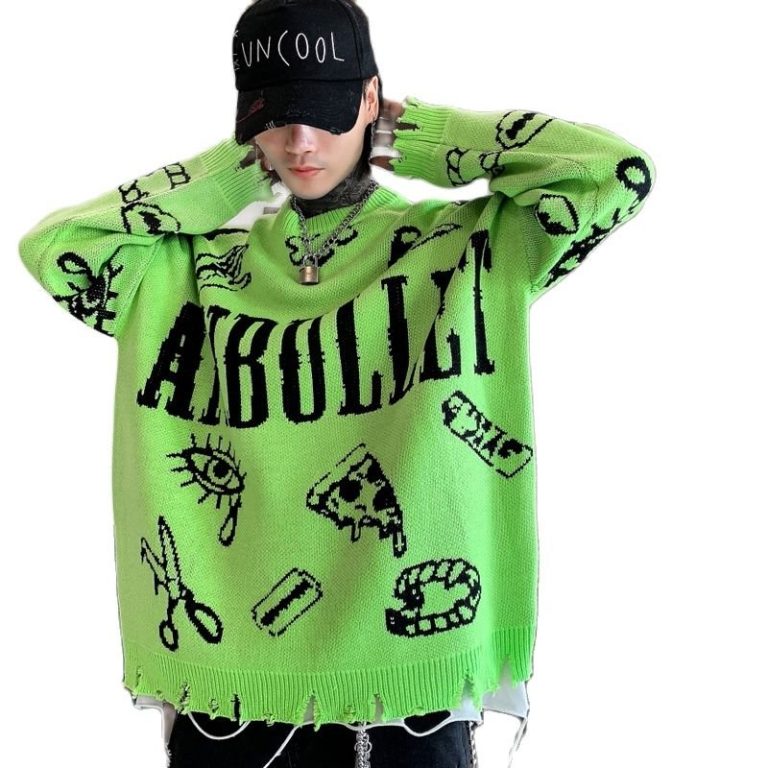 Pull-maille-oversize-streetwear-orne-de-symboles-punk-et-de-finitions-destructur-picture-4