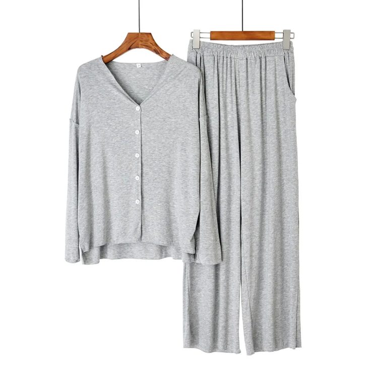 Pyjama-femme-en-coton-a-coupe-ample-et-bordures-ondulees-picture-8