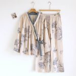 Pyjama-kimono-dinterieur-en-gaze-de-coton-a-pivoines-et-papillons-picture-5