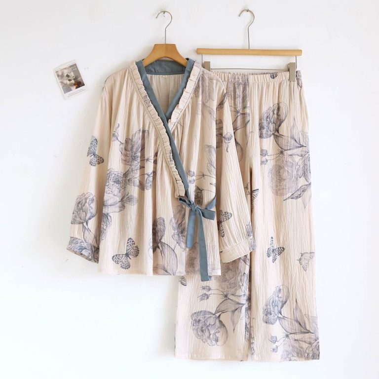 Pyjama-kimono-dinterieur-en-gaze-de-coton-a-pivoines-et-papillons-picture-5