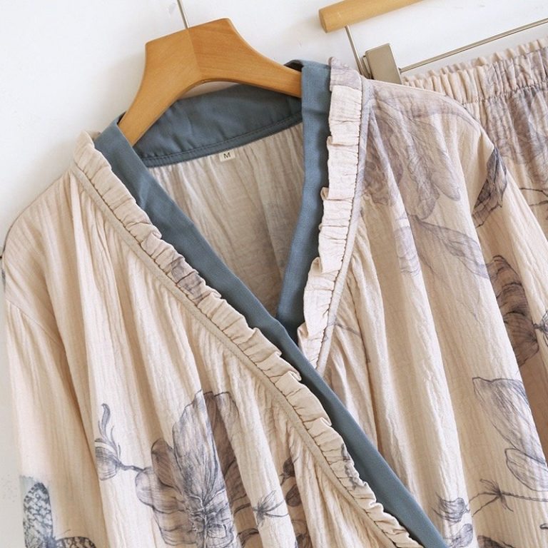 Pyjama-kimono-dinterieur-en-gaze-de-coton-a-pivoines-et-papillons-picture-6