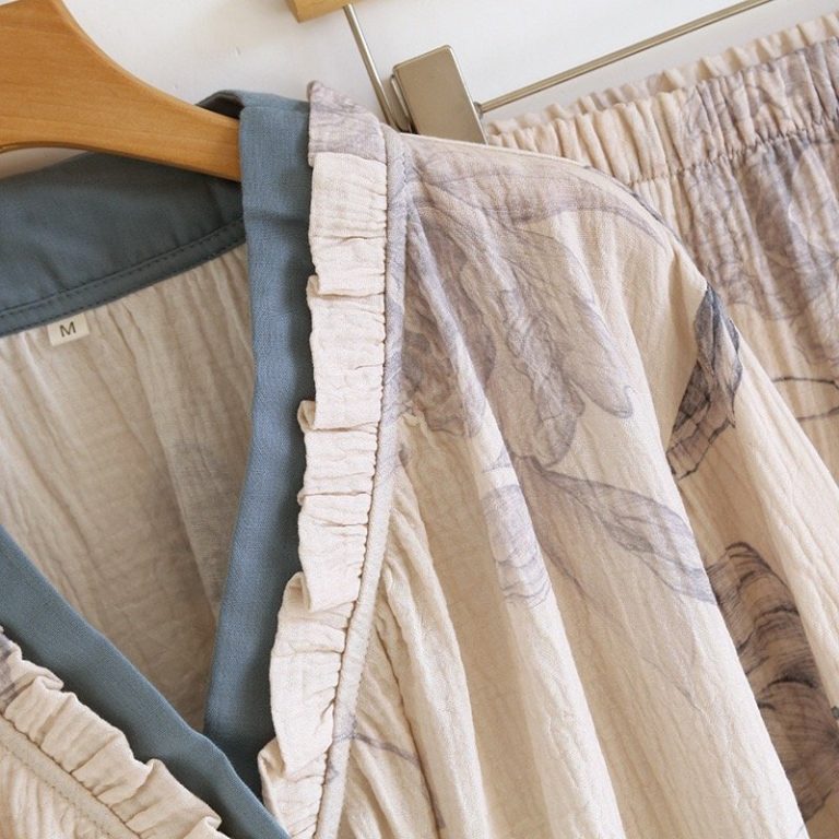 Pyjama-kimono-dinterieur-en-gaze-de-coton-a-pivoines-et-papillons-picture-7
