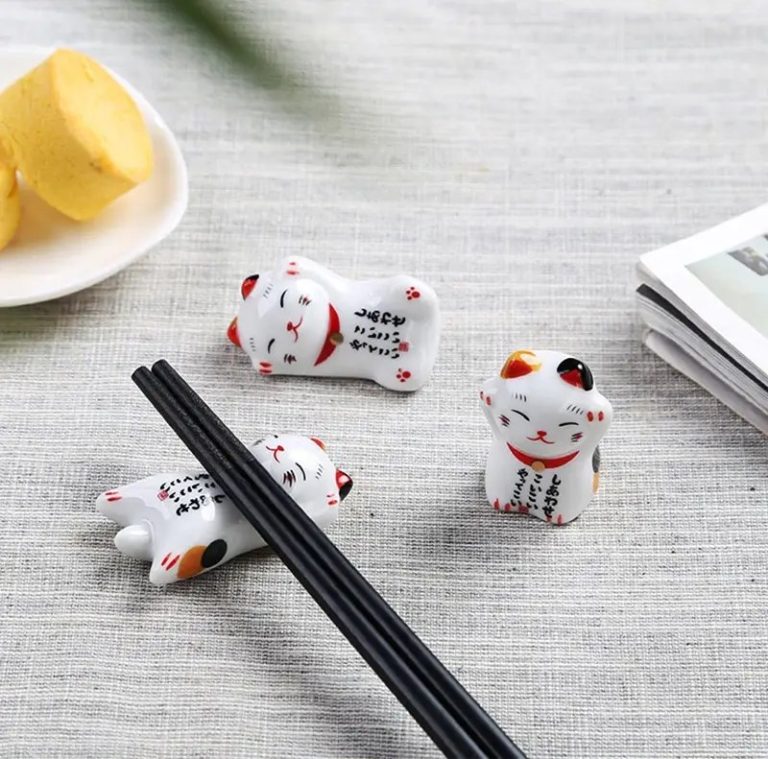 Repose-baguettes japonais en céramique en forme de chats maneki-neko