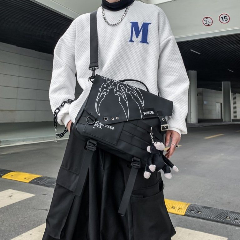 Sac-bandouliere-homme-streetwear-avec-flammes-et-fermeture-magnetique-picture-2