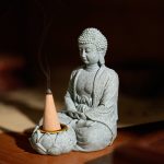 Statue-de-bouddha-assis-en-meditation-avec-porte-encens-integre-sur-fleur-de-lot-picture-3