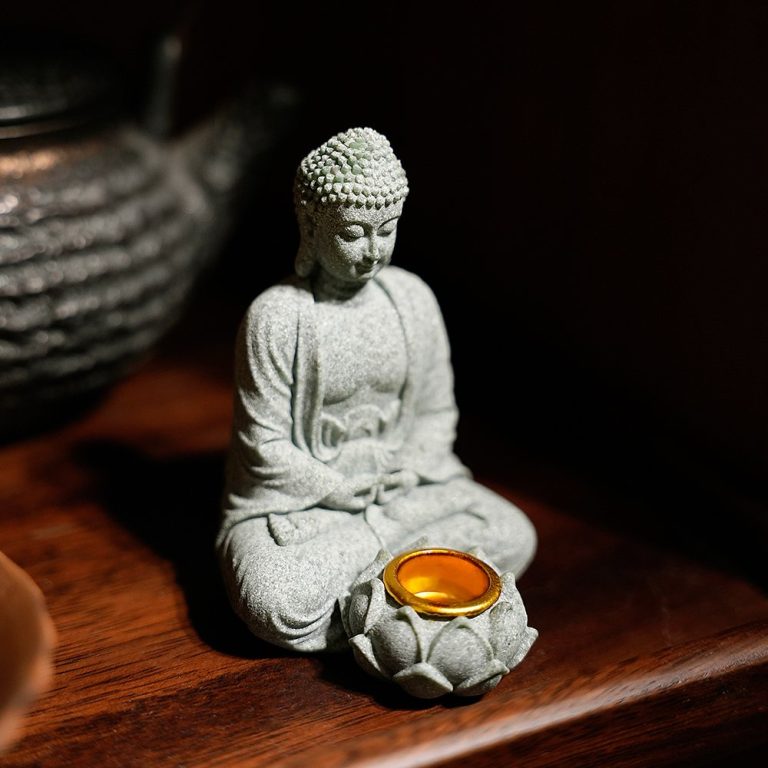 Statue-de-bouddha-assis-en-meditation-avec-porte-encens-integre-sur-fleur-de-lot-picture-5