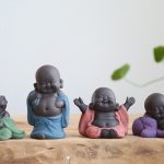 Statuette-moine-bouddhiste-en-ceramique-emaillee-pour-decoration-zen-picture-7