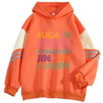 Sweat-a-capuche-femme-et-homme-au-style-streetwear-avec-typographie-graphique-co-picture-3