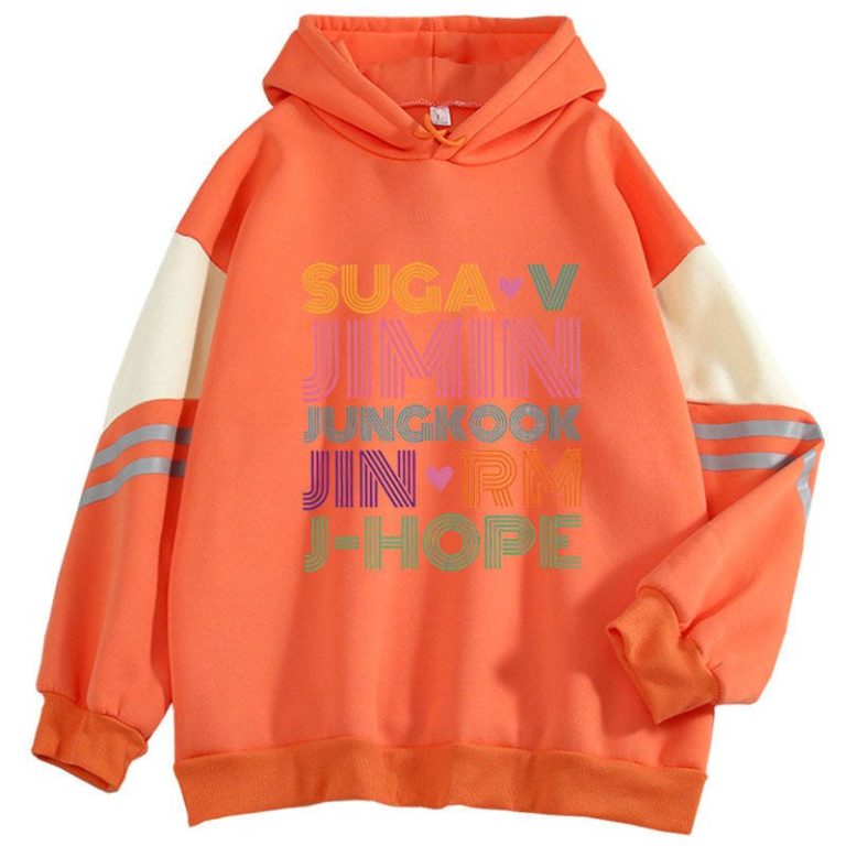 Sweat-a-capuche-femme-et-homme-au-style-streetwear-avec-typographie-graphique-co-picture-3