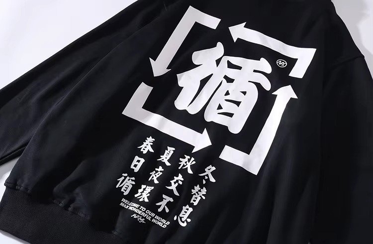 Sweat-a-capuche-streetwear-avec-calligraphie-japonaise-et-fleches-directionnelle-picture-8