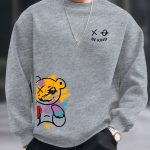 Sweat-col-rond-homme-imprime-avec-motif-ourson-stylise-et-message-Be-Kind-picture-5