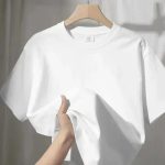 T-shirt-a-motif-japonais-avec-un-chat-noir-contemplant-le-Mont-Fuji-au-coucher-d-picture-4