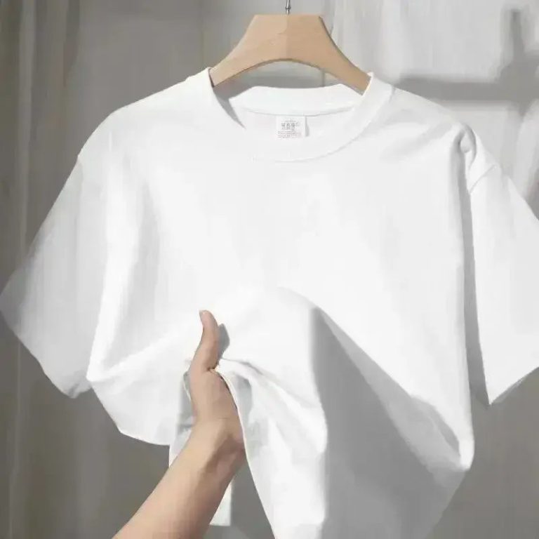 T-shirt-a-motif-japonais-avec-un-chat-noir-contemplant-le-Mont-Fuji-au-coucher-d-picture-4
