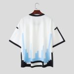 T-shirt-blanc-homme-oversize-a-motifs-geometriques-pixelises-et-bordures-contrastees-picture-11
