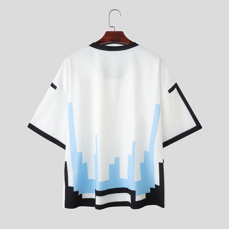 T-shirt-blanc-homme-oversize-a-motifs-geometriques-pixelises-et-bordures-contrastees-picture-11