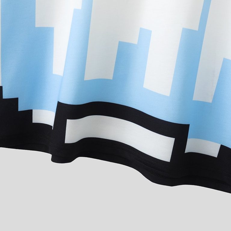 T-shirt-blanc-homme-oversize-a-motifs-geometriques-pixelises-et-bordures-contrastees-picture-7