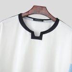 T-shirt-blanc-homme-oversize-a-motifs-geometriques-pixelises-et-bordures-contrastees-picture-8