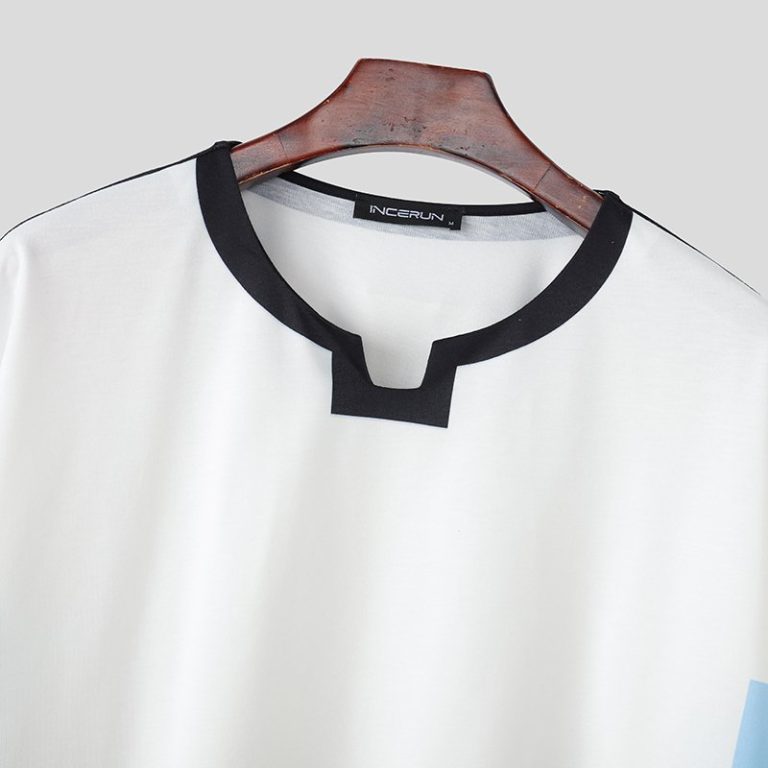 T-shirt-blanc-homme-oversize-a-motifs-geometriques-pixelises-et-bordures-contrastees-picture-8