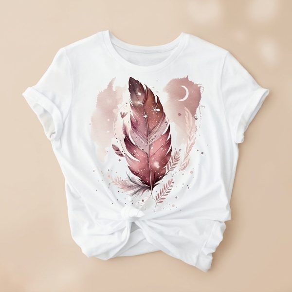 T-shirt imprimé plume sur fond blanc avec éclats scintillants et feuilles stylisées