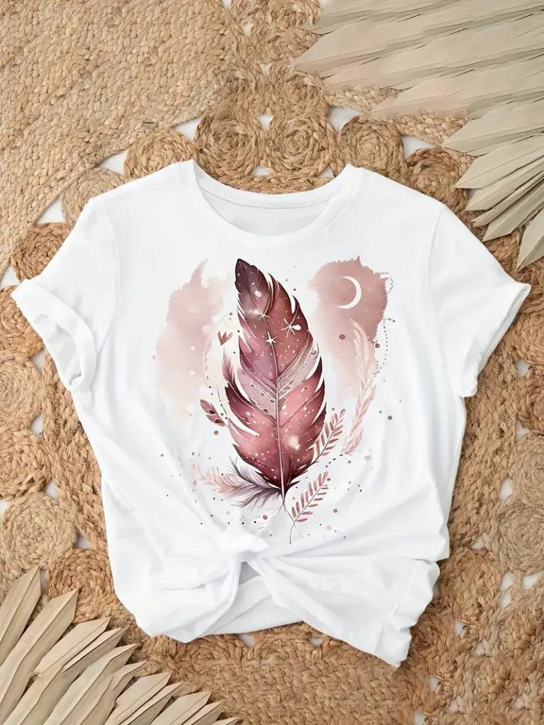 T-shirt-imprime-plume-sur-fond-blanc-avec-eclats-scintillants-et-feuilles-stylis-picture-1