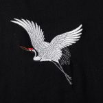 T-shirt-motif-japonais-a-broderie-de-grue-et-pin-dore-picture-3
