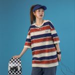 T-shirt rayé multicolore à col rond et coupe ample oversize, style streetwear décontracté