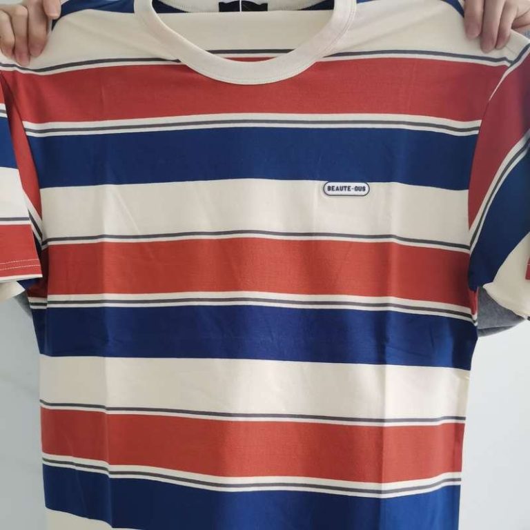 T-shirt rayé multicolore à col rond et coupe ample oversize, style streetwear décontracté