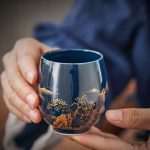 Tasse-a-the-japonaise-yunomi-avec-motifs-de-paysage-dore-et-finition-brillante-picture-1-1
