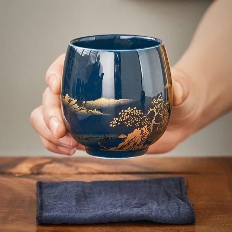 Tasse-a-the-japonaise-yunomi-avec-motifs-de-paysage-dore-et-finition-brillante-picture-2