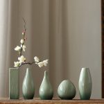 Vase-en-ceramique-emaillee-a-degrade-de-vert-celadon-picture-1