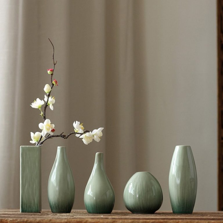 Vase-en-ceramique-emaillee-a-degrade-de-vert-celadon-picture-1