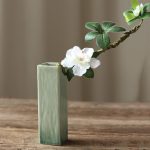Vase-en-ceramique-emaillee-a-degrade-de-vert-celadon-picture-2