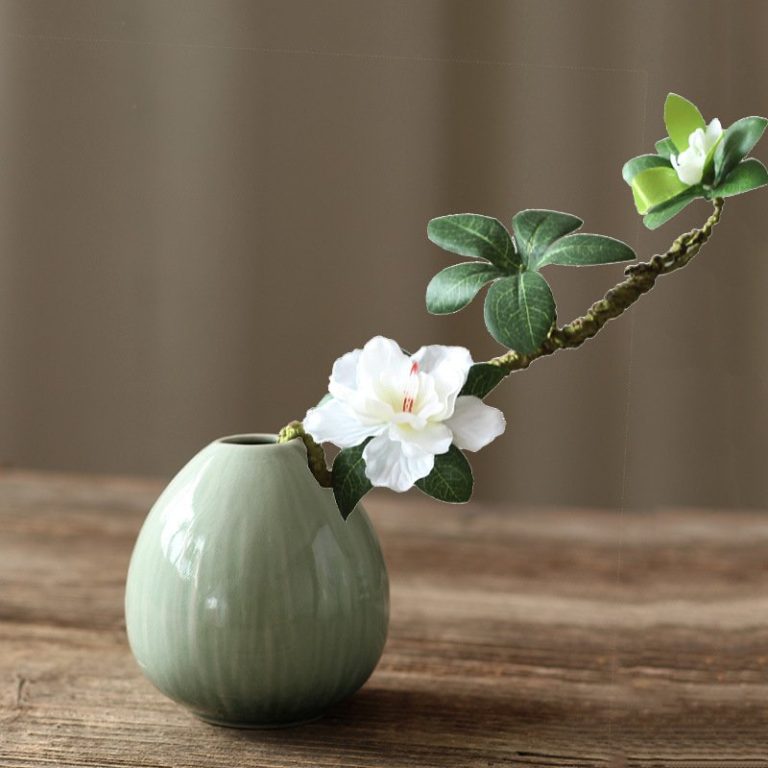 Vase-en-ceramique-emaillee-a-degrade-de-vert-celadon-picture-3