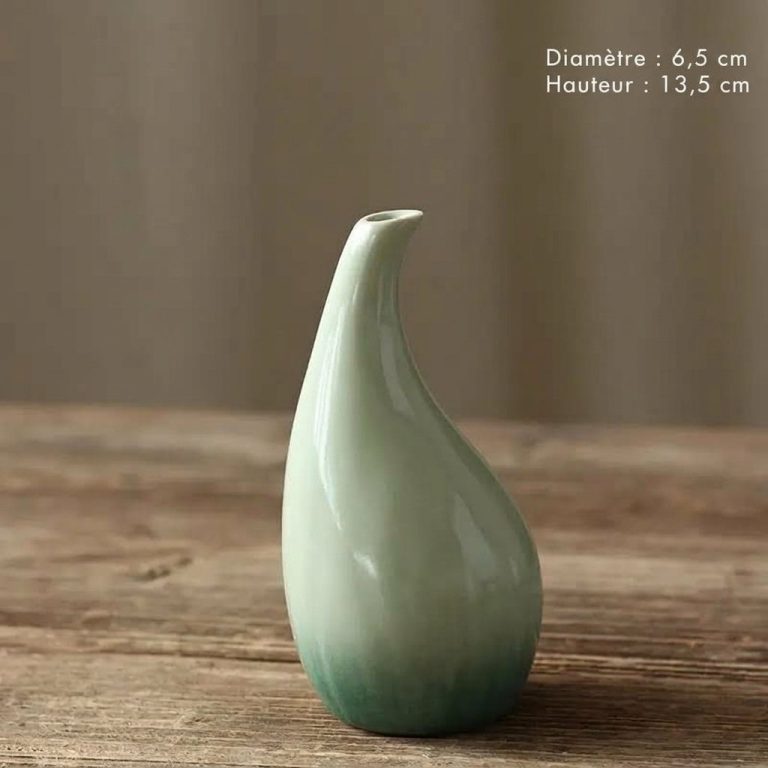 Vase-en-ceramique-emaillee-a-degrade-de-vert-celadon-technique-3256