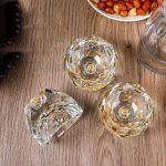 Verre à liqueur 50 ml en cristal taillé à facettes avec médaillon décoratif incrusté