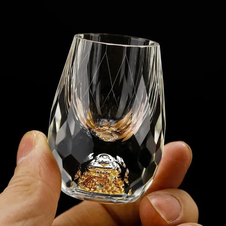 Verre-a-liqueur-en-cristal-a-facettes-de-diamant-avec-paillettes-dorees-dans-le-picture-1