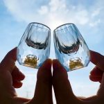 Verre-a-liqueur-en-cristal-a-facettes-de-diamant-avec-paillettes-dorees-dans-le-picture-4