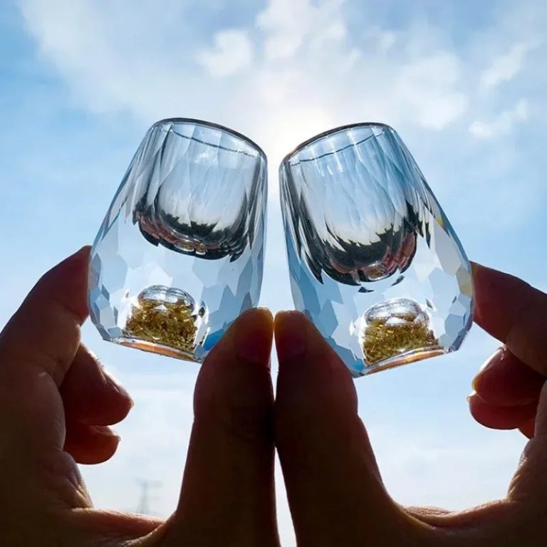 Verre-a-liqueur-en-cristal-a-facettes-de-diamant-avec-paillettes-dorees-dans-le-picture-4